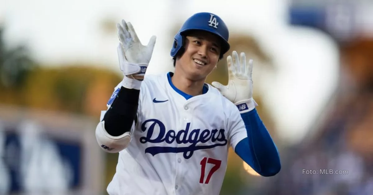 Shohei Ohtani celebrando jonrón con el uniforme de Los Angeles Dodgers en MLB