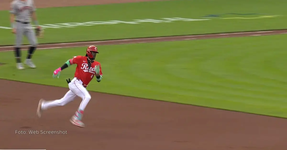 Elly De La Cruz recorriendo las bases del Great American Ball Park