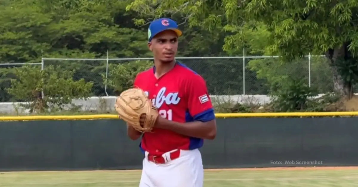 Cubano Jan Cabrera preparándose para lanzar en un showcase ante scouts de MLB