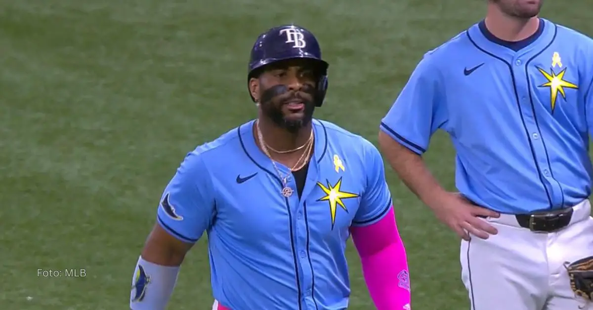 Yandy Díaz en primera base con Tampa Bay Rays.