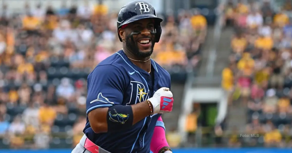 Yandy Díaz corriendo las bases con Tampa Bay Rays