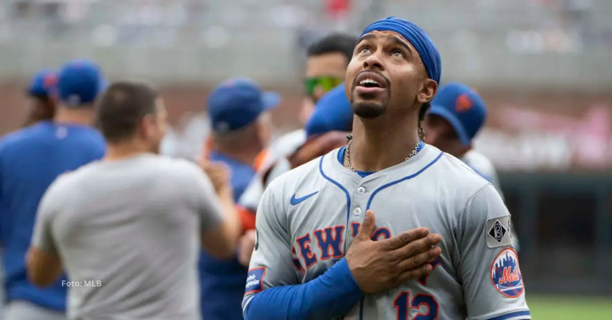 Francisco Lindor mirando al cielo con New York Mets tras clasificación